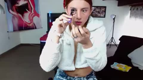 Kloe deker online show from February 15, 2025, 2:11 pm