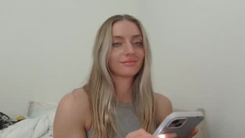 Snapshot of kmb25 chatting on March 4, 2026, 9:54 pm kmb25 online show from March 4, 2026, 9:54 pm