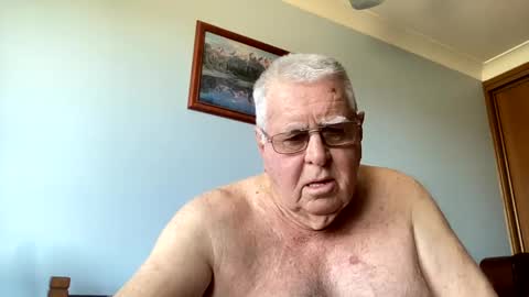 Snapshot of knights2001 chatting on February 25, 2025, 11:44 pm Aussiedude online show from February 25, 2025, 11:44 pm
