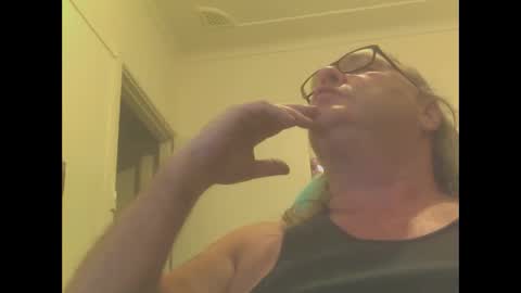 Snapshot of knobout chatting on December 17, 2024, 10:55 am knobout online show from December 17, 2024, 10:55 am