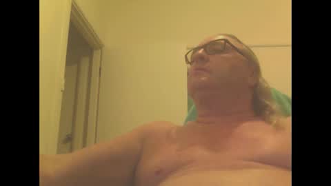 Snapshot of knobout chatting on December 23, 2024, 4:39 pm knobout online show from December 23, 2024, 4:39 pm