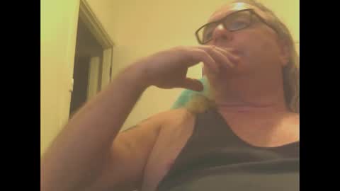 Snapshot of knobout chatting on February 12, 2025, 10:35 am knobout online show from February 12, 2025, 10:35 am