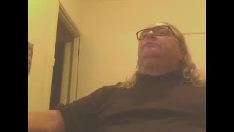 Snapshot of knobout chatting on February 16, 2025, 11:49 am knobout online show from February 16, 2025, 11:49 am