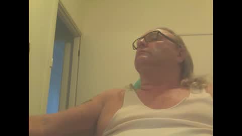 Snapshot of knobout chatting on February 20, 2025, 6:06 am knobout online show from February 20, 2025, 6:06 am