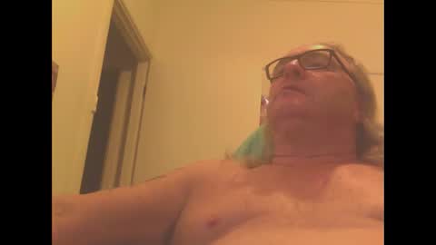 Snapshot of knobout chatting on March 5, 2025, 9:38 am knobout online show from March 5, 2025, 9:38 am