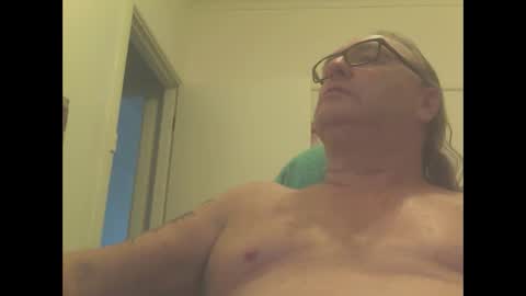 Snapshot of knobout chatting on March 10, 2025, 5:43 am knobout online show from March 10, 2025, 5:43 am