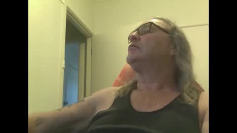 Snapshot of knobout chatting on October 1, 2025, 6:41 am knobout online show from October 1, 2025, 6:41 am