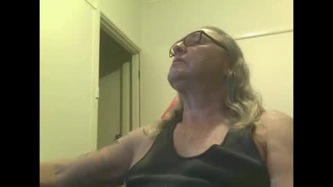 Snapshot of knobout chatting on October 4, 2025, 11:30 am knobout online show from October 4, 2025, 11:30 am