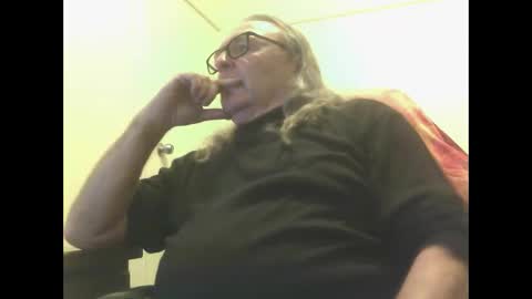 Snapshot of knobout chatting on June 11, 2026, 8:12 am knobout online show from June 11, 2026, 8:12 am