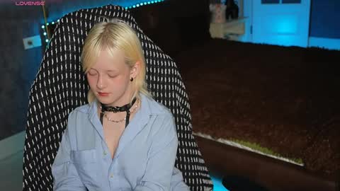 Snapshot of kofimoon chatting on April 22, 2026, 10:22 pm Kofi online show from April 22, 2026, 10:22 pm