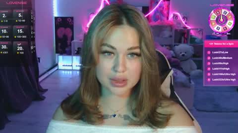 Mia online show from October 24, 2025, 6:37 pm