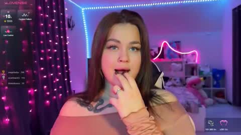 Mia online show from December 13, 2025, 7:53 pm