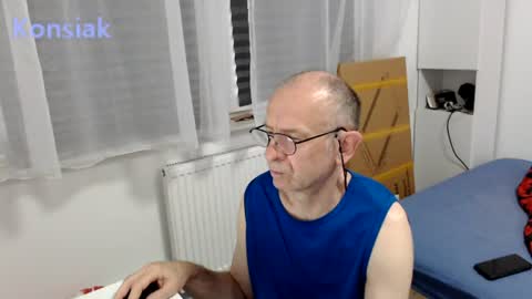 Snapshot of konsiak chatting on June 15, 2026, 8:05 am Komsiak online show from June 15, 2026, 8:05 am