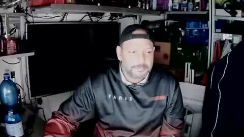 Snapshot of kostasgreek42 chatting on December 4, 2024, 5:44 pm Kosta online show from December 4, 2024, 5:44 pm