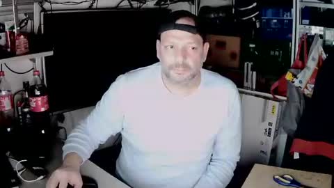 Snapshot of kostasgreek42 chatting on December 22, 2024, 6:15 pm Kosta online show from December 22, 2024, 6:15 pm