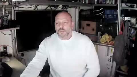 Snapshot of kostasgreek42 chatting on February 26, 2025, 5:50 pm Kosta online show from February 26, 2025, 5:50 pm