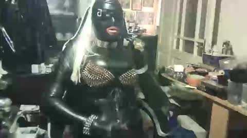 LatexPeti online show from April 3, 2026, 6:00 am