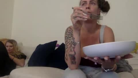 koyoteej online show from February 26, 2025, 7:38 pm