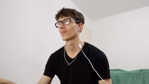 Facu online show from March 8, 2025, 12:09 pm