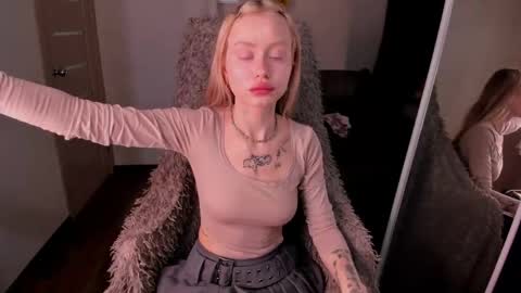 kris_grant online show from April 17, 2026, 10:29 am