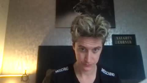 krisl77 online show from April 1, 2026, 5:21 pm