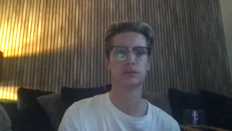 krisl77 online show from April 8, 2026, 6:41 pm