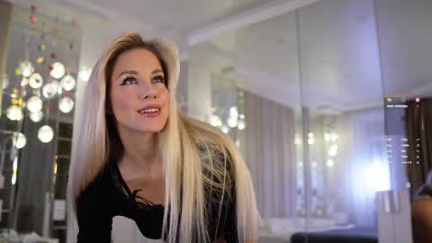 Snapshot of krissone chatting on November 11, 2025, 1:33 pm Kristina online show from November 11, 2025, 1:33 pm