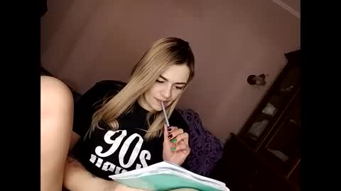 Snapshot of krisssexi chatting on March 3, 2025, 5:42 am KrissSexi online show from March 3, 2025, 5:42 am