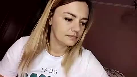 Snapshot of krisssexi chatting on October 5, 2025, 11:08 am KrissSexi online show from October 5, 2025, 11:08 am