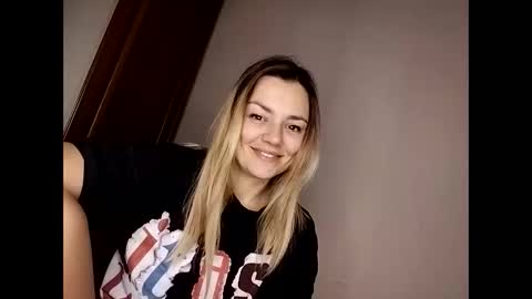 Snapshot of krisssexi chatting on November 15, 2025, 6:59 pm KrissSexi online show from November 15, 2025, 6:59 pm