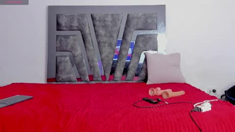 Snapshot of kristalvega_ chatting on June 1, 2026, 7:48 pm Kristal online show from June 1, 2026, 7:48 pm