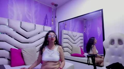 Snapshot of kristalvelvet chatting on January 15, 2026, 4:17 am kristalvelvet online show from January 15, 2026, 4:17 am