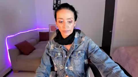 Sophia online show from December 18, 2025, 7:31 pm