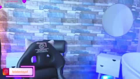 kristen_tay online show from February 9, 2026, 3:21 am