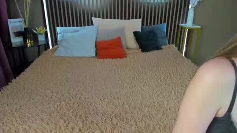 Snapshot of kristi_thompson chatting on February 18, 2026, 9:49 am Kristi online show from February 18, 2026, 9:49 am