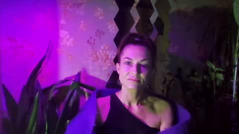 Snapshot of kristinagold44 chatting on December 28, 2024, 10:13 pm Kristina online show from December 28, 2024, 10:13 pm