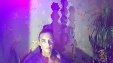 Snapshot of kristinagold44 chatting on February 6, 2025, 5:40 pm Kristina online show from February 6, 2025, 5:40 pm