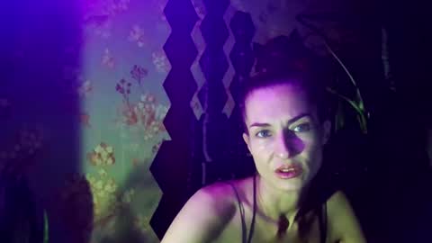 Snapshot of kristinagold44 chatting on February 10, 2025, 4:14 pm Kristina online show from February 10, 2025, 4:14 pm