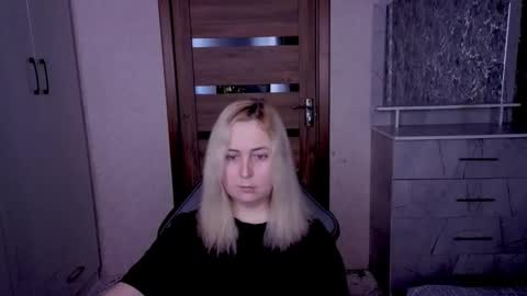 Kristy online show from April 13, 2026, 11:43 pm