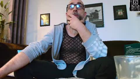 krummersaebel online show from February 22, 2025, 5:13 pm