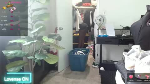 Snapshot of krystalblakexxx chatting on May 24, 2026, 4:23 pm Krystal Blake online show from May 24, 2026, 4:23 pm