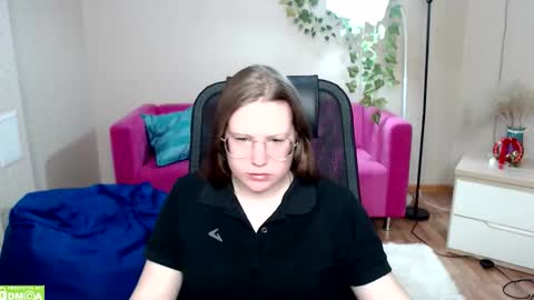 kuri_u online show from February 6, 2026, 9:01 am