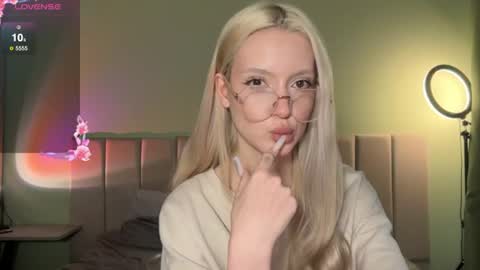 Snapshot of kvetapin chatting on June 16, 2026, 5:26 pm Bella and Alexandra online show from June 16, 2026, 5:26 pm