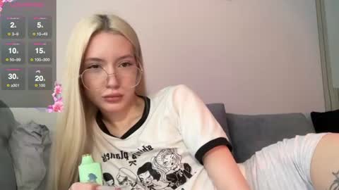 Snapshot of kvetapin chatting on June 23, 2026, 1:42 pm Bella and Alexandra online show from June 23, 2026, 1:42 pm