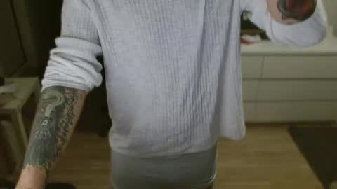 Snapshot of kyle_tattoo chatting on June 3, 2026, 12:46 am kyle online show from June 3, 2026, 12:46 am