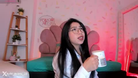 Snapshot of kylie_evans_18 chatting on April 29, 2026, 5:30 pm Kylie online show from April 29, 2026, 5:30 pm