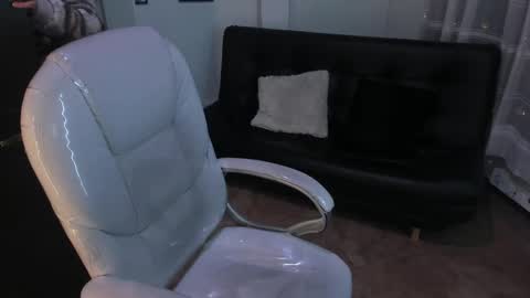 kylie online show from February 25, 2025, 1:06 pm