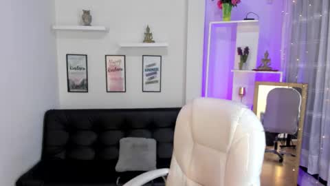 kylie online show from October 21, 2025, 1:56 pm