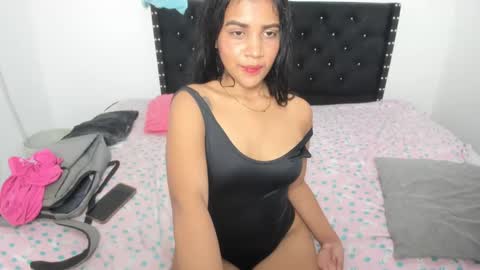 kylie_hot34 online show from September 27, 2025, 8:47 pm