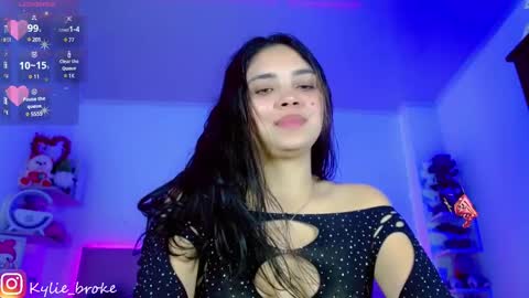 k ylie online show from February 1, 2025, 9:29 pm